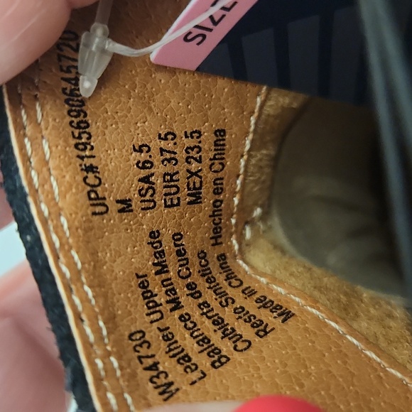 NIB - BEAUTIFUL WHITE MOUNTAIN BLACK SUEDE SIDE ZIP ANKLE BOOTS SZ 6.5 - Picture 7 of 9